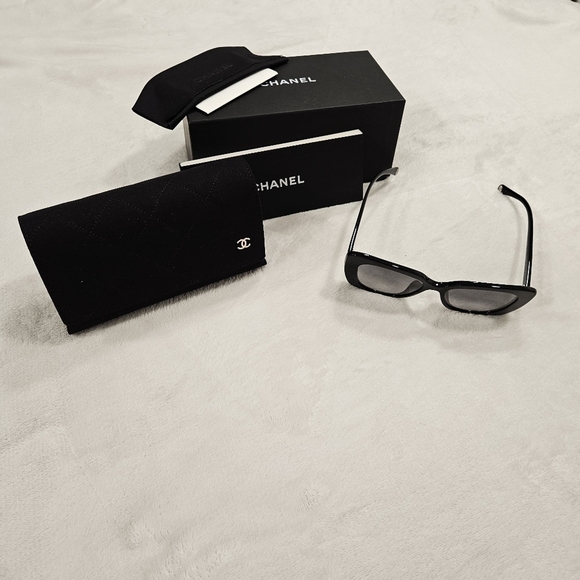 CHANEL Polarized sunglasses black frames ๐ NIB - Picture 6 of 14